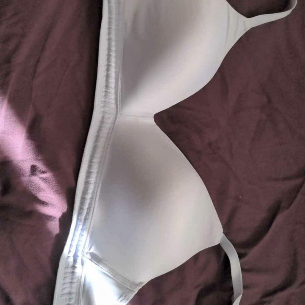 4/$40 Vs wear everywhere bra 36DD